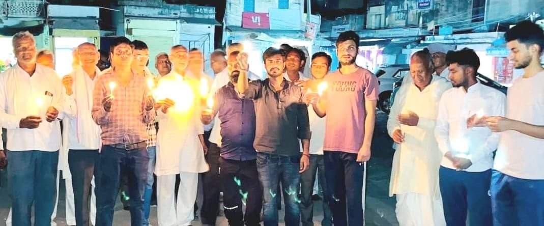 कैंडल मार्च निकालकर धरने पर बैठी पहलवान बेटियों को दिया समर्थन