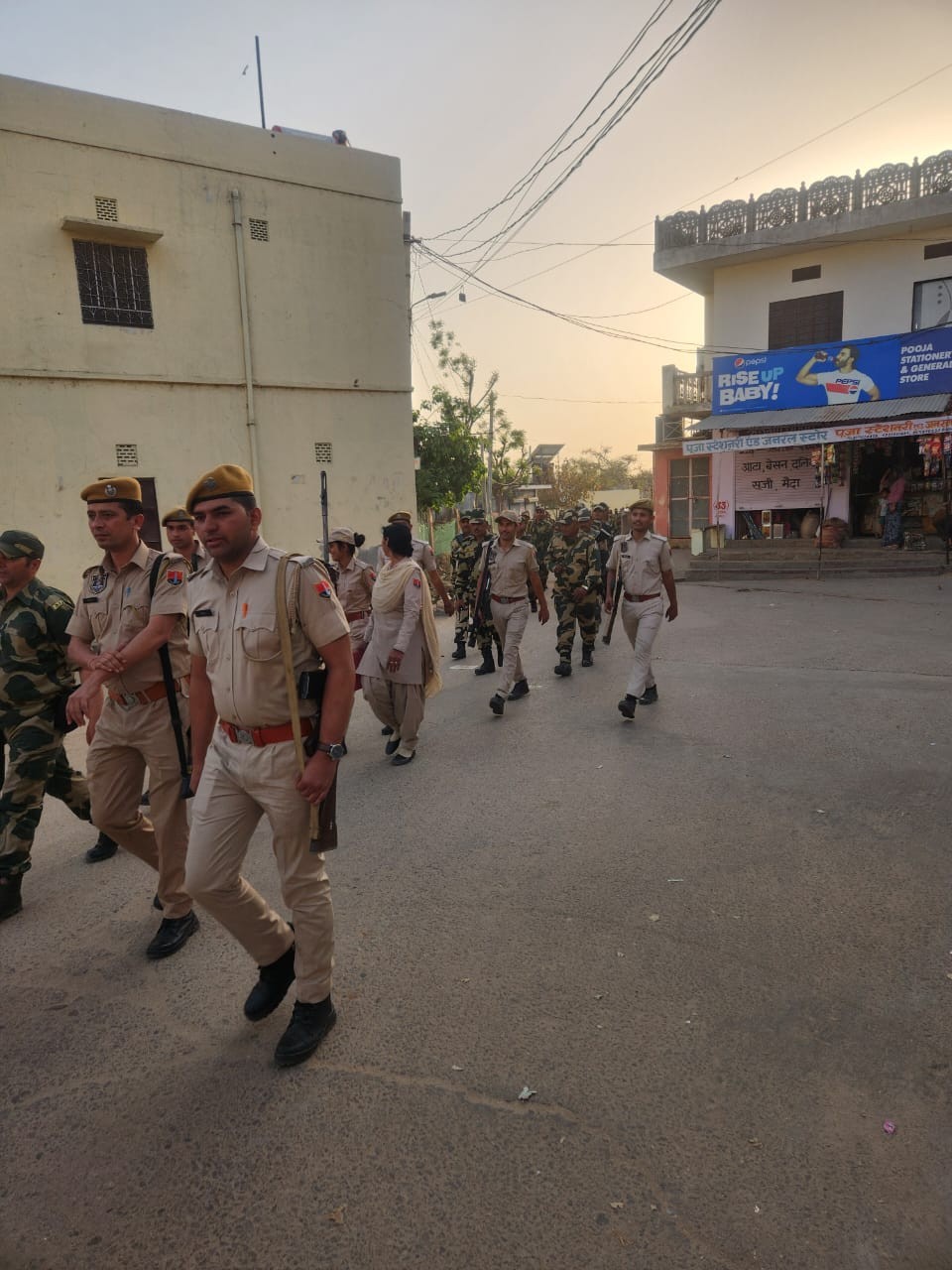 राजस्थान के उपमाहनिदेशक एयर कमोडोर सत्येंद्र शर्मा ने वनस्थली विद्यापीठ का की एनसीसी की गतिविधियो का निरीक्षण किया