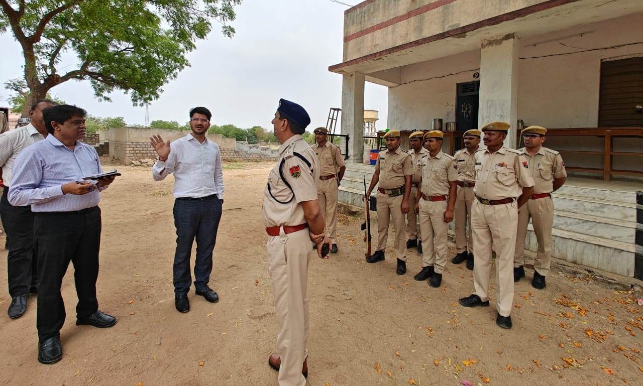 सामान्य पर्यवेक्षक ने महाविद्यालय में निर्वाचन से जुड़ी विभिन्न व्यवस्थाओं का अवलोकन कर दिए आवश्यक निर्देश