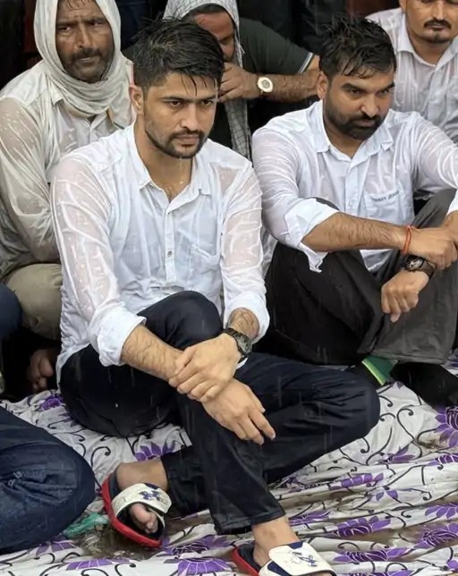 जयपुर में एग्जाम देते विधायक-छात्रनेता को पुलिस ने पकड़ा: