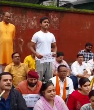जयपुर के महारानी कॉलेज में मजार पर विवाद