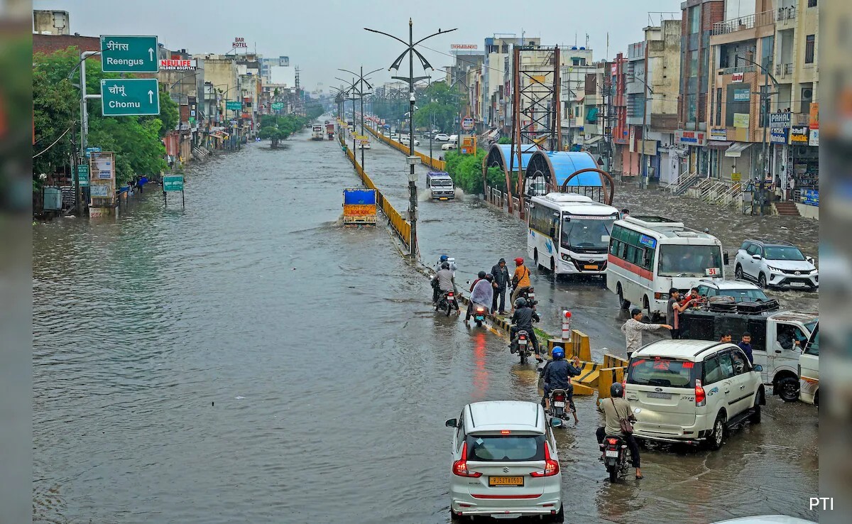 जयपुर में मूसलाधार बारिश, 15 जिलों के स्कूलों में छुट्‌टी