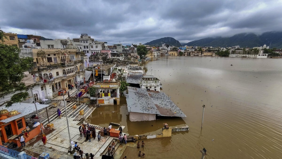 राजस्थान में बारिश से बिगड़े हालात, आज इन जिलों में भारी बारिश का अलर्ट