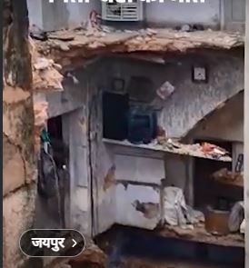 जयपुर में 4 मंजिला हवेली ढही, बाप-बेटी की मौत:पत्नी गंभीर घायल