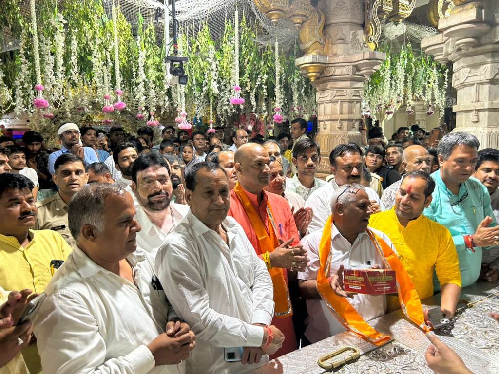 सांसद जोशी ने किए भगवान श्री सांवलिया सेठ के दर्शन।