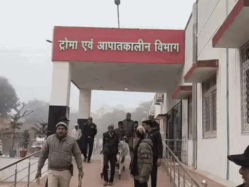 SMS हॉस्पिटल की बिल्डिंग से गिरा मरीज, तोडा डैम